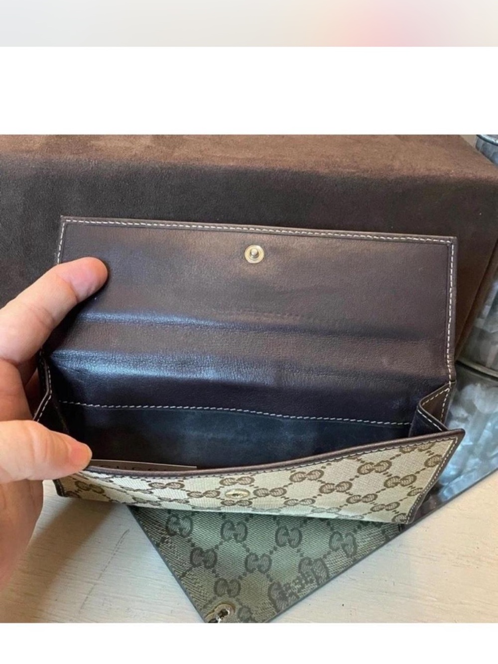 Gucci Beige Monogram Shoulder Bag with Red and Green Trim - Picture 4 of 8